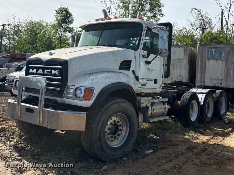 image for item EA7962 2007 Mack CV713 semi truck