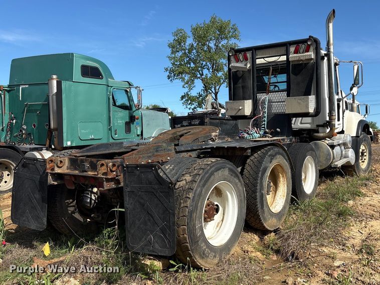 image for item EA7962 2007 Mack CV713 semi truck