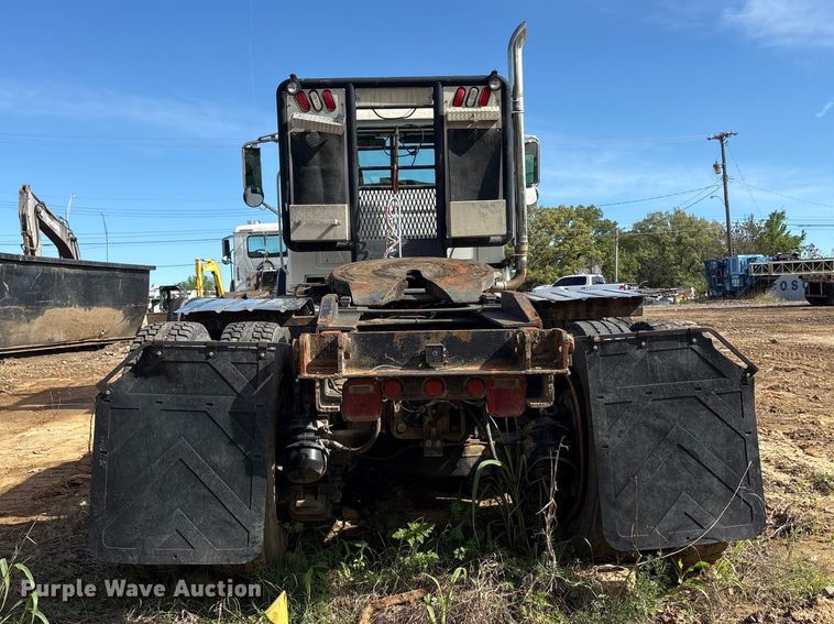 image for item EA7962 2007 Mack CV713 semi truck