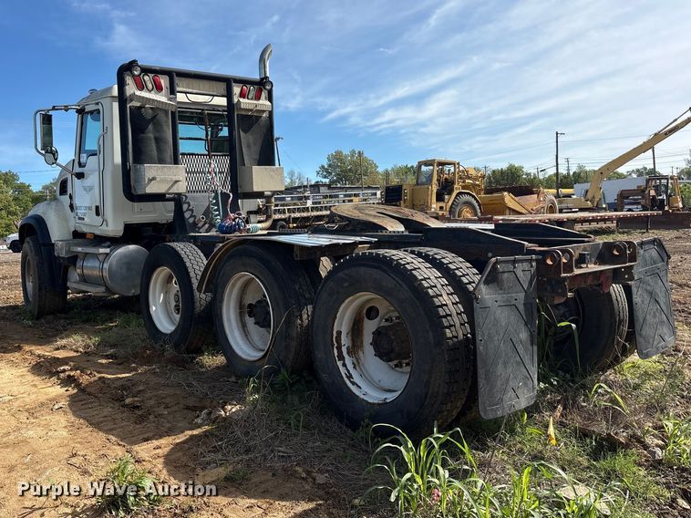 image for item EA7962 2007 Mack CV713 semi truck