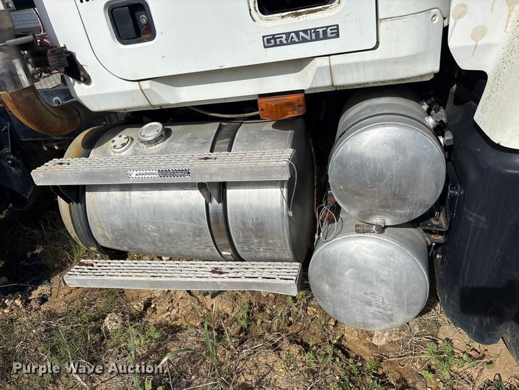 image for item EA7962 2007 Mack CV713 semi truck