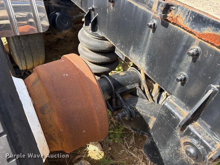 image for item EA7962 2007 Mack CV713 semi truck