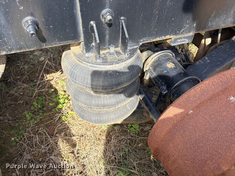 image for item EA7962 2007 Mack CV713 semi truck