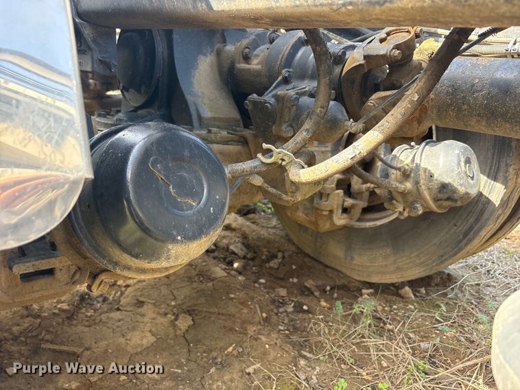 image for item EA7962 2007 Mack CV713 semi truck