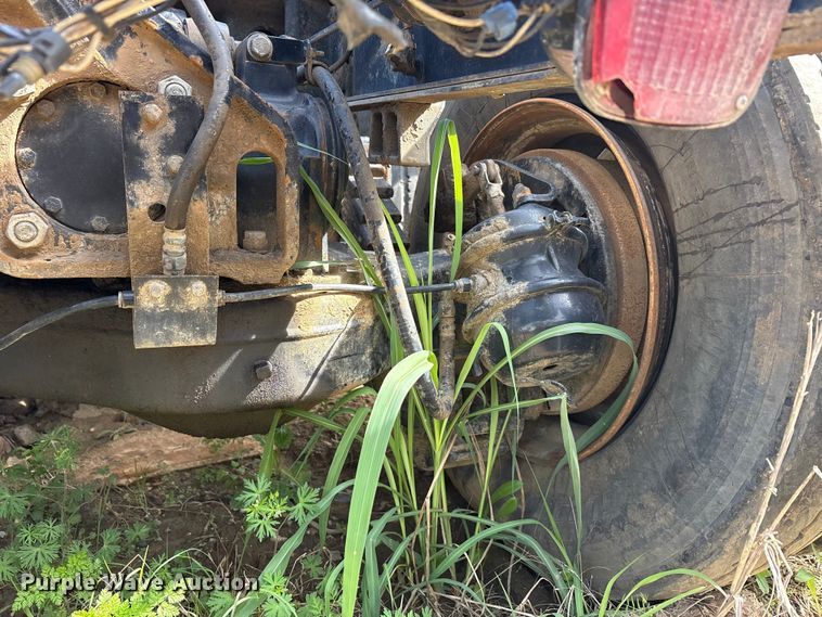 image for item EA7962 2007 Mack CV713 semi truck