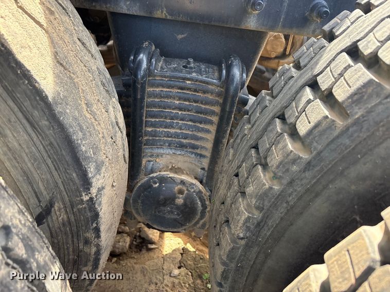 image for item EA7962 2007 Mack CV713 semi truck