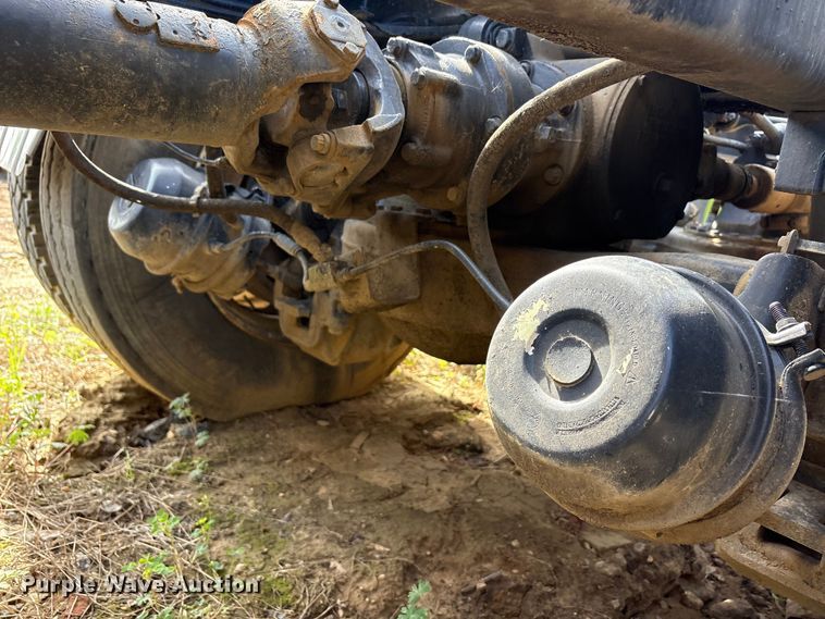 image for item EA7962 2007 Mack CV713 semi truck