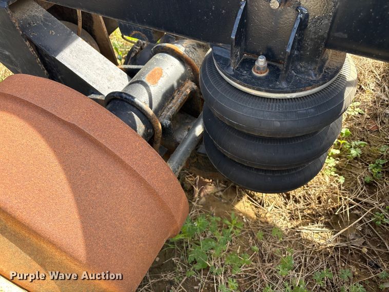 image for item EA7962 2007 Mack CV713 semi truck