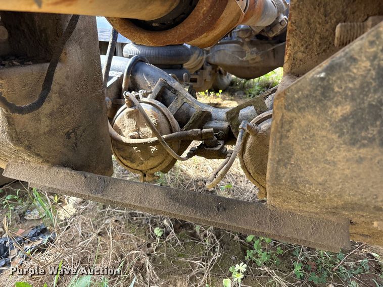 image for item EA7962 2007 Mack CV713 semi truck