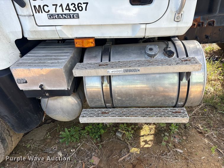 image for item EA7962 2007 Mack CV713 semi truck