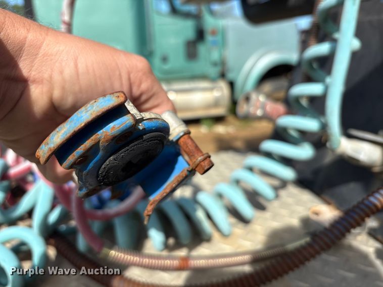 image for item EA7962 2007 Mack CV713 semi truck