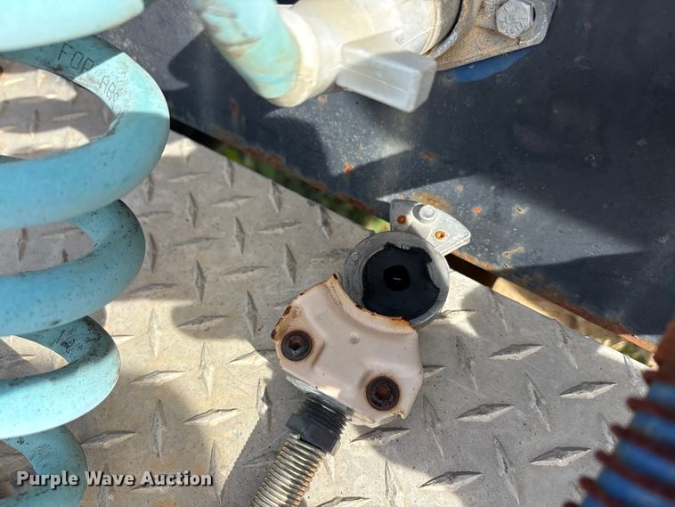 image for item EA7962 2007 Mack CV713 semi truck