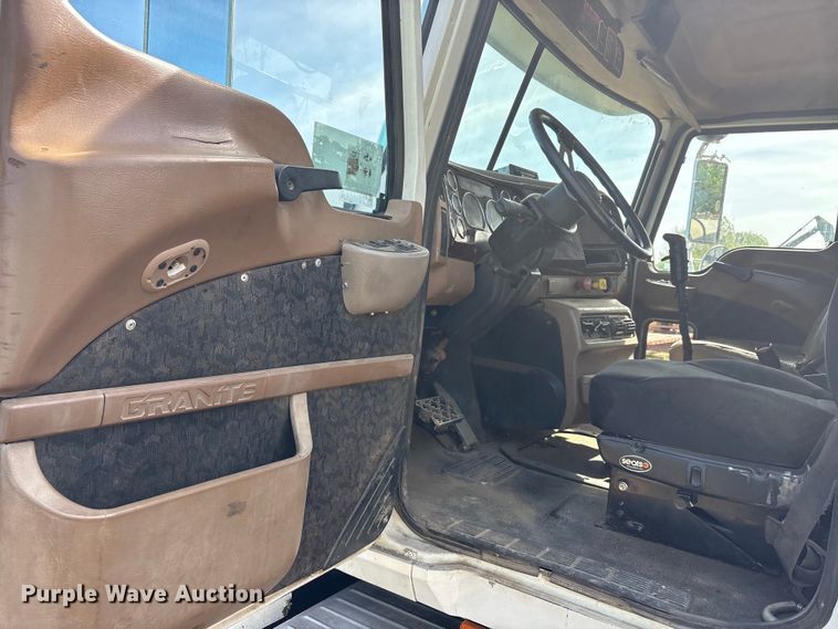 image for item EA7962 2007 Mack CV713 semi truck