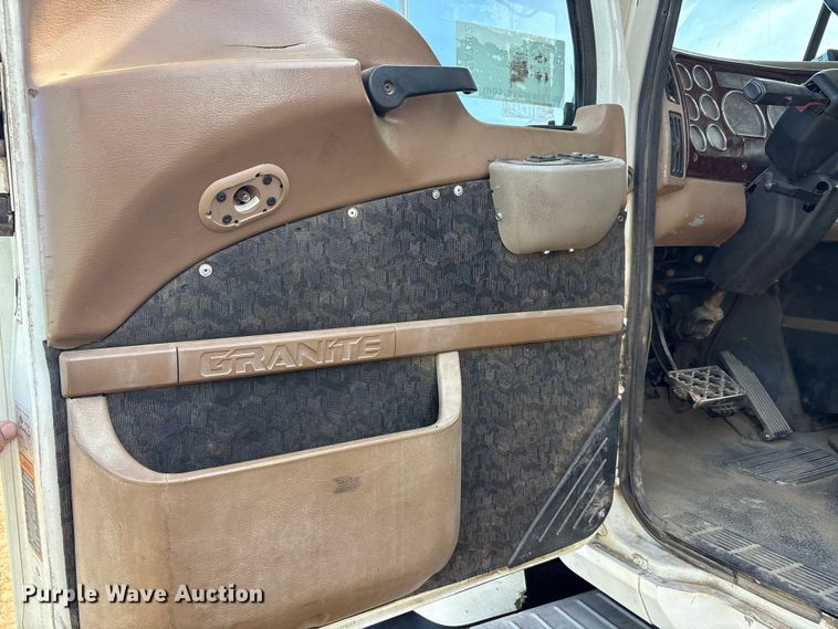 image for item EA7962 2007 Mack CV713 semi truck