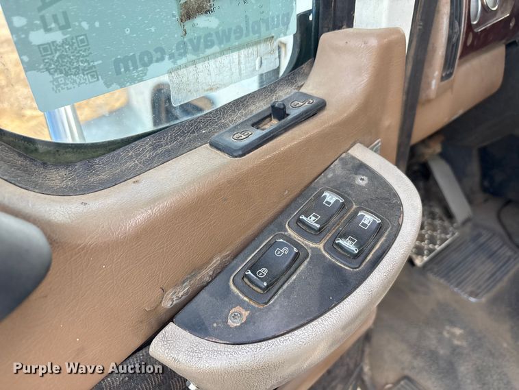 image for item EA7962 2007 Mack CV713 semi truck