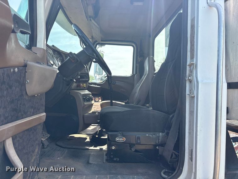 image for item EA7962 2007 Mack CV713 semi truck