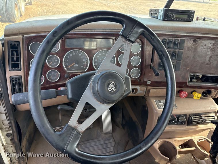 image for item EA7962 2007 Mack CV713 semi truck