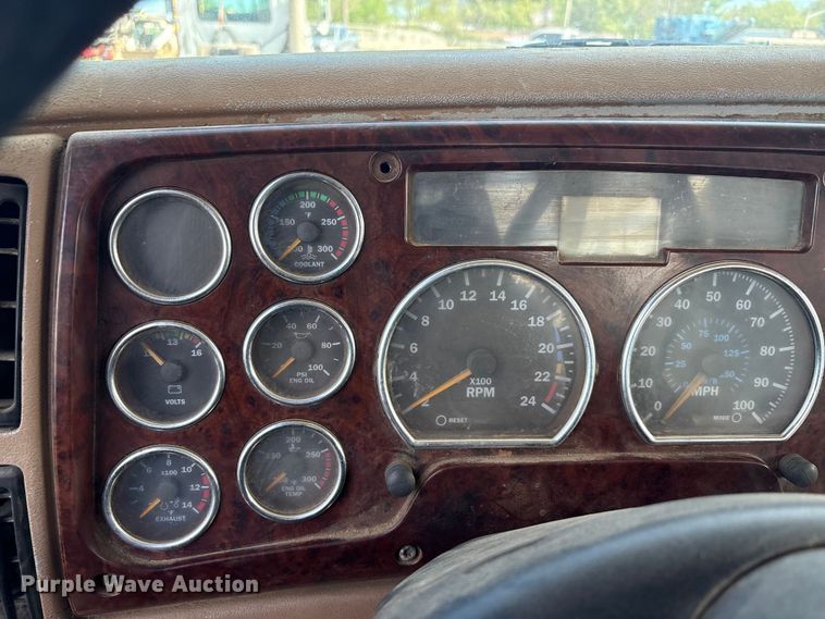 image for item EA7962 2007 Mack CV713 semi truck