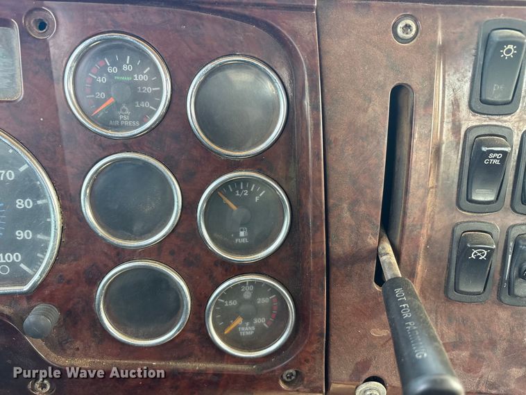 image for item EA7962 2007 Mack CV713 semi truck