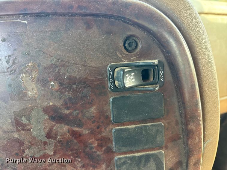 image for item EA7962 2007 Mack CV713 semi truck