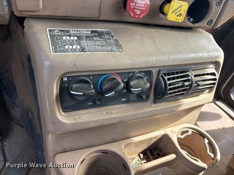 image for item EA7962 2007 Mack CV713 semi truck