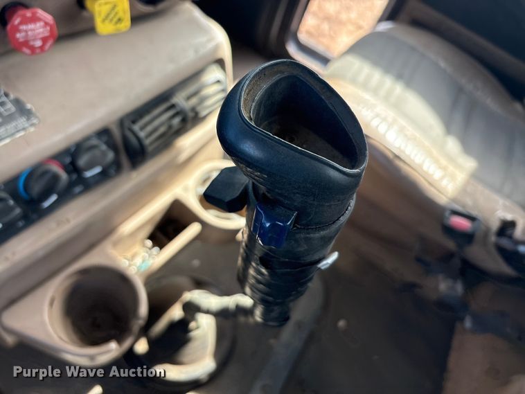 image for item EA7962 2007 Mack CV713 semi truck