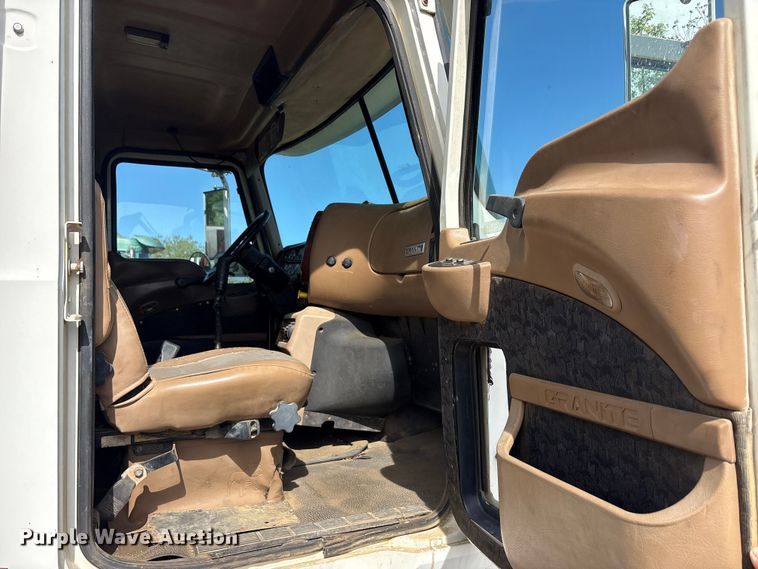 image for item EA7962 2007 Mack CV713 semi truck