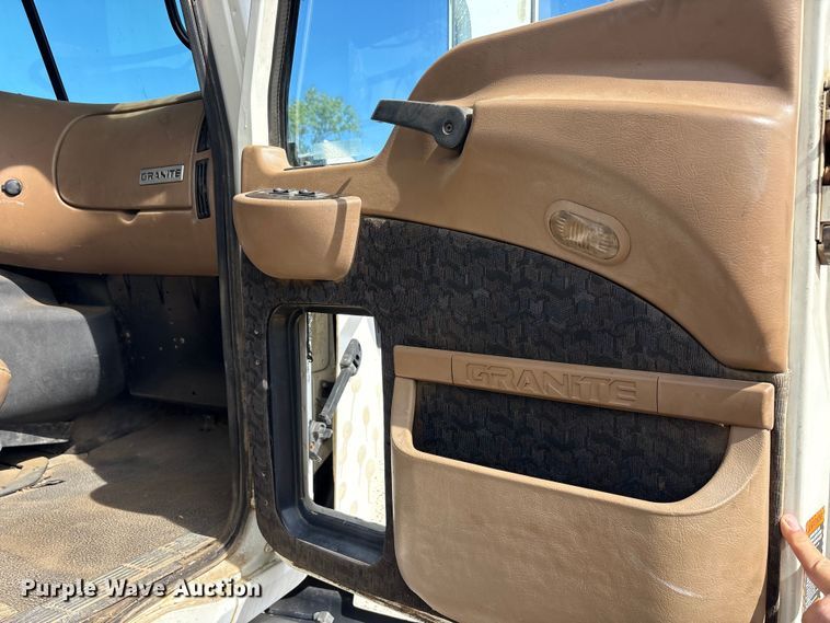 image for item EA7962 2007 Mack CV713 semi truck