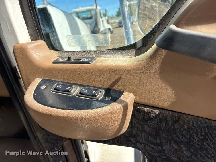 image for item EA7962 2007 Mack CV713 semi truck