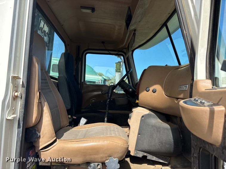 image for item EA7962 2007 Mack CV713 semi truck