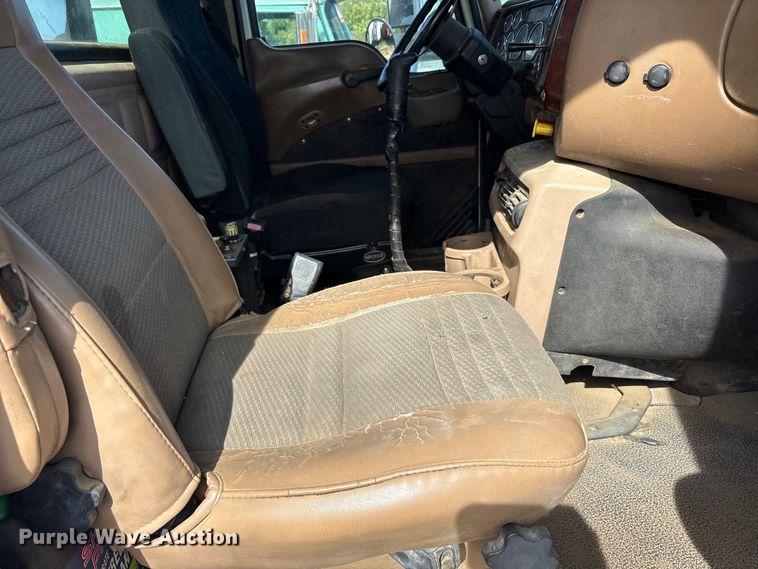 image for item EA7962 2007 Mack CV713 semi truck