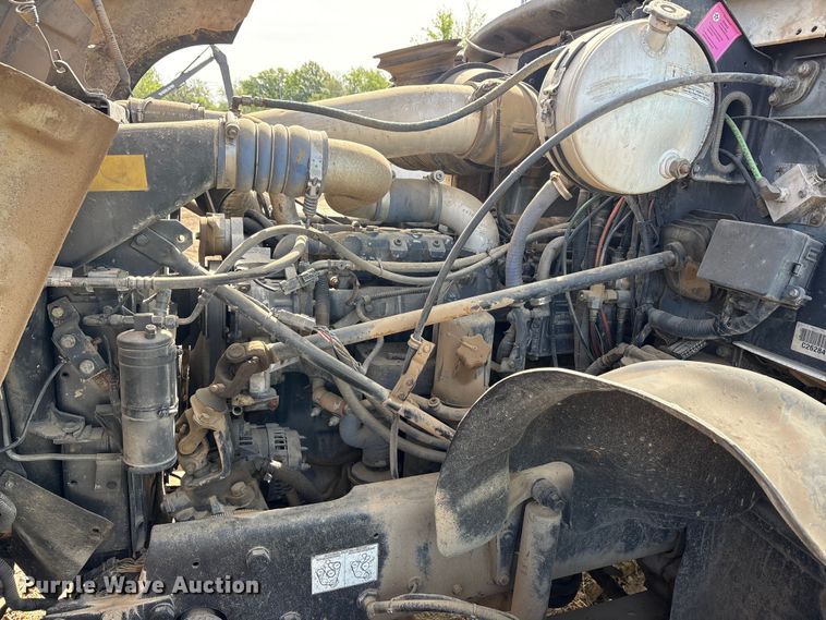 image for item EA7962 2007 Mack CV713 semi truck