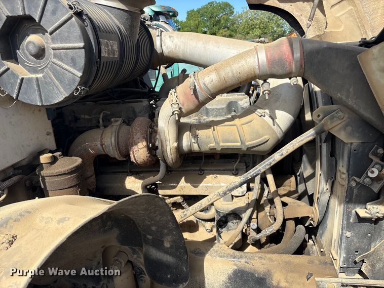 image for item EA7962 2007 Mack CV713 semi truck