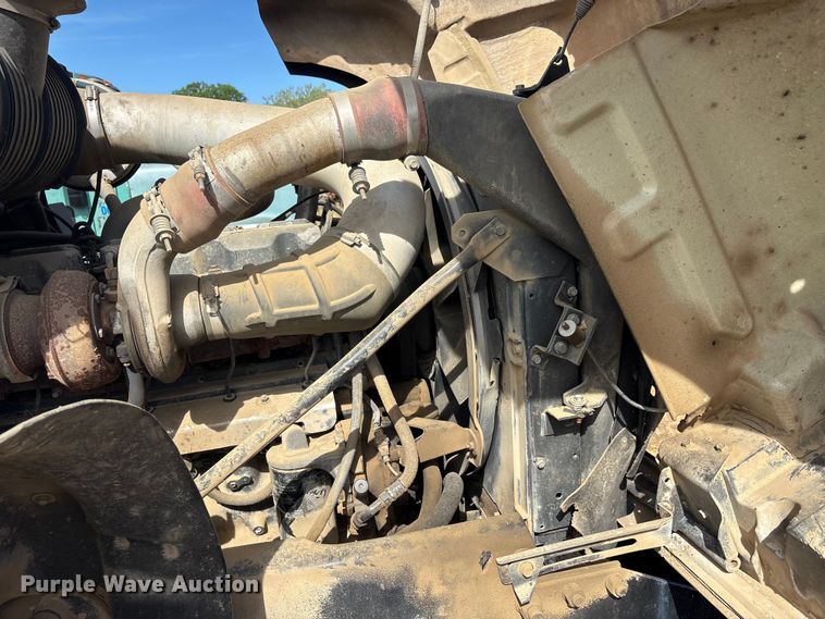 image for item EA7962 2007 Mack CV713 semi truck