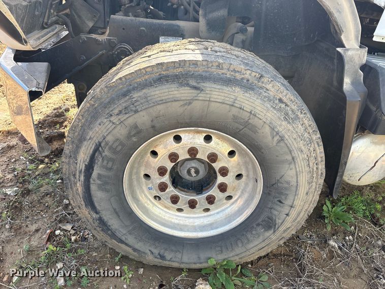 image for item EA7962 2007 Mack CV713 semi truck