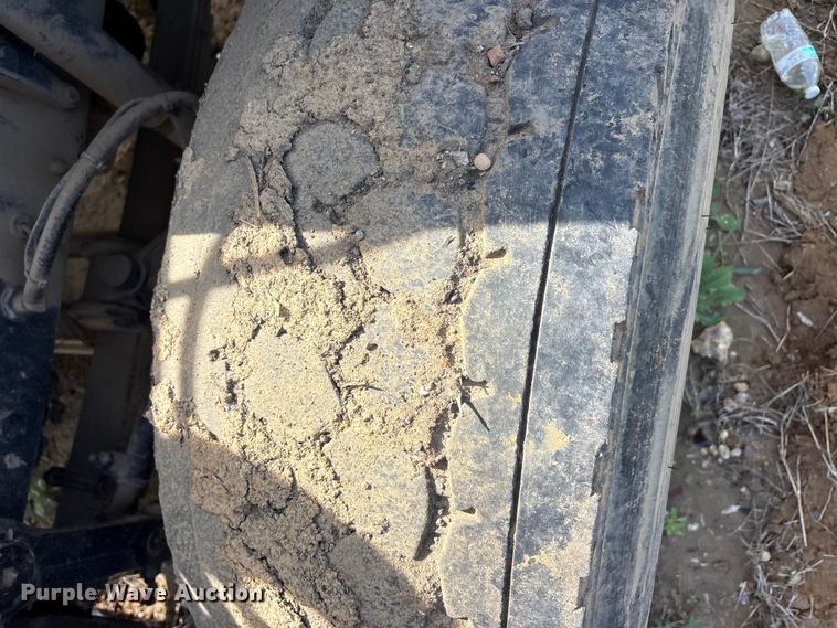 image for item EA7962 2007 Mack CV713 semi truck