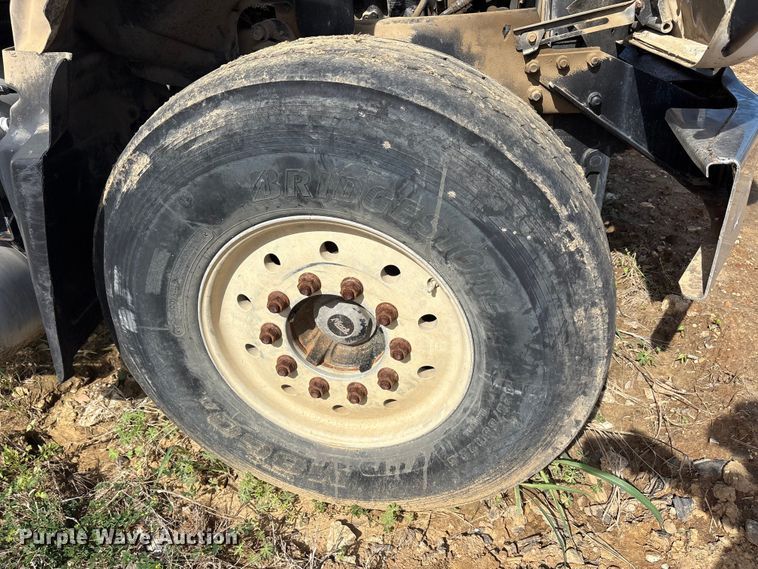 image for item EA7962 2007 Mack CV713 semi truck