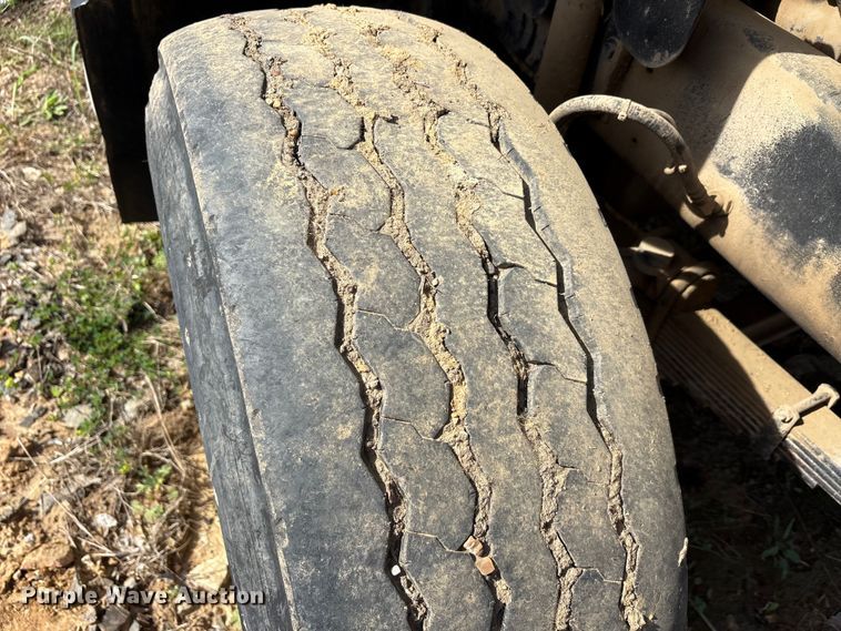 image for item EA7962 2007 Mack CV713 semi truck