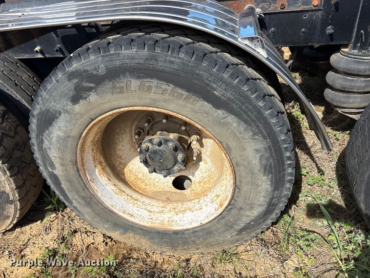 image for item EA7962 2007 Mack CV713 semi truck