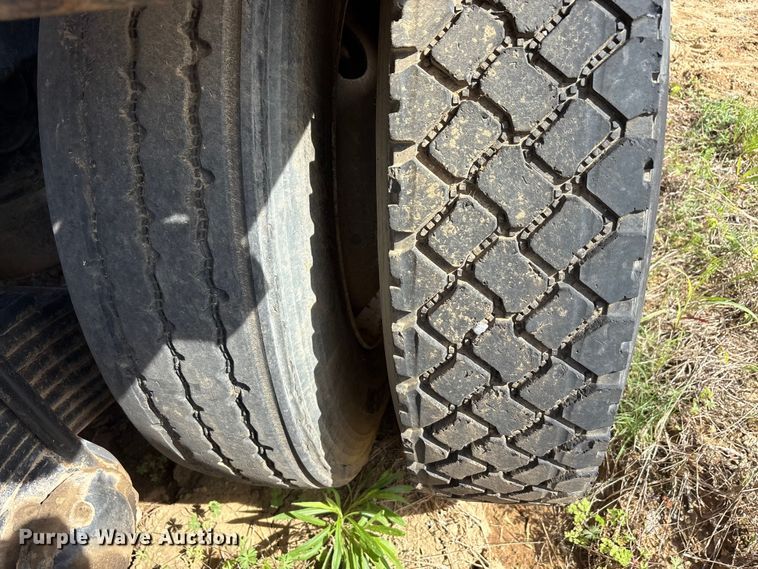 image for item EA7962 2007 Mack CV713 semi truck