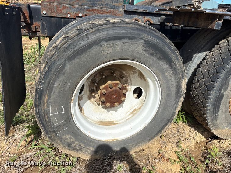 image for item EA7962 2007 Mack CV713 semi truck