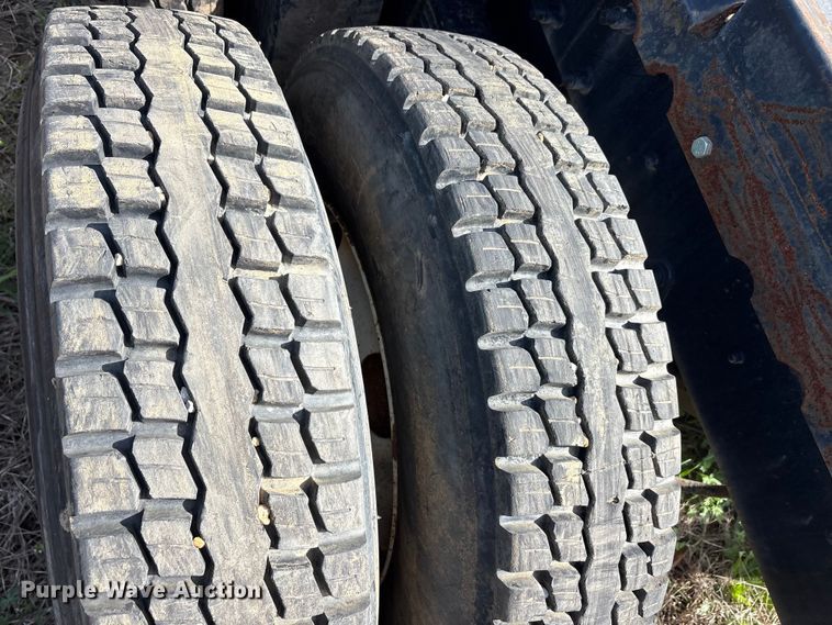 image for item EA7962 2007 Mack CV713 semi truck