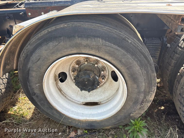 image for item EA7962 2007 Mack CV713 semi truck