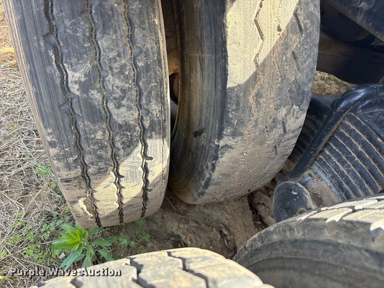 image for item EA7962 2007 Mack CV713 semi truck