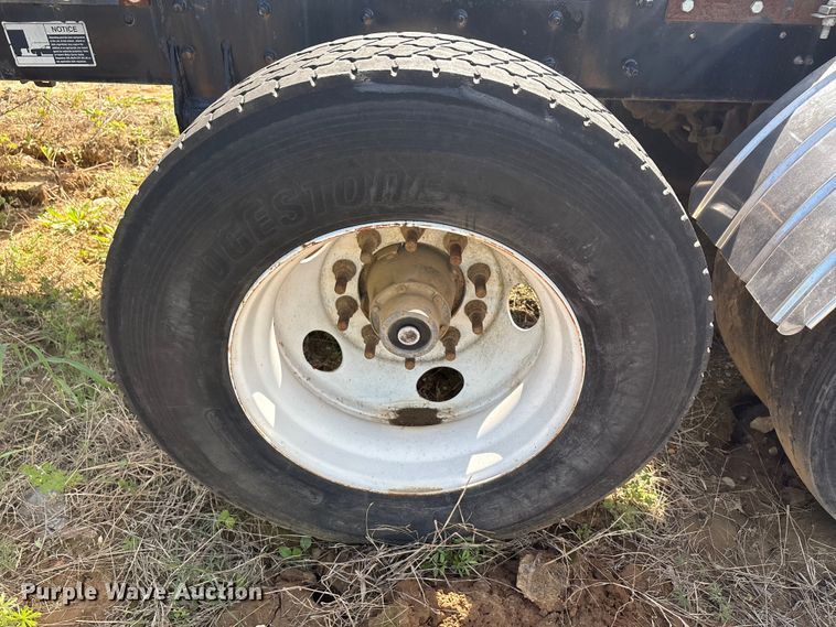 image for item EA7962 2007 Mack CV713 semi truck