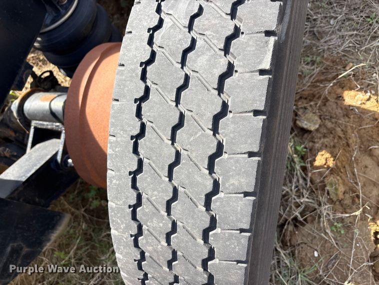 image for item EA7962 2007 Mack CV713 semi truck