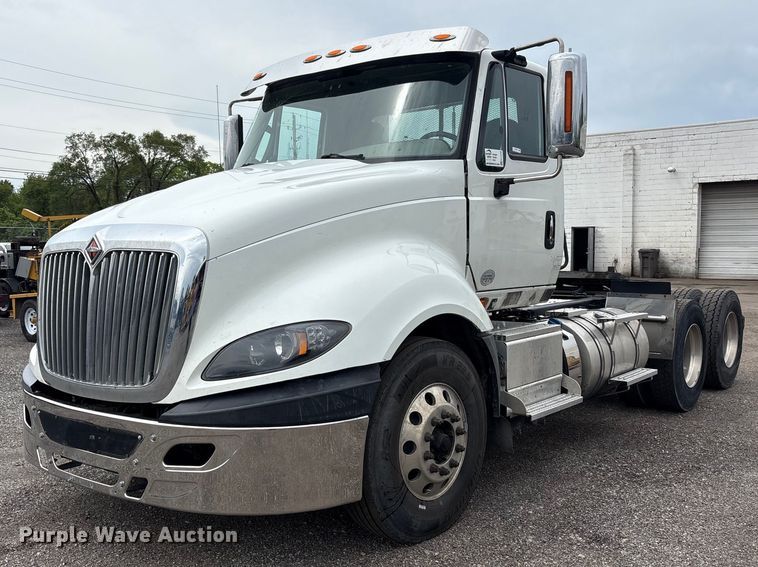 image for item EC4348 2016 International Prostar semi truck