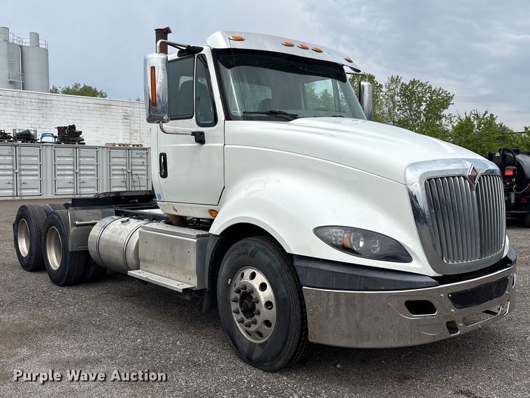 image for item EC4348 2016 International Prostar semi truck