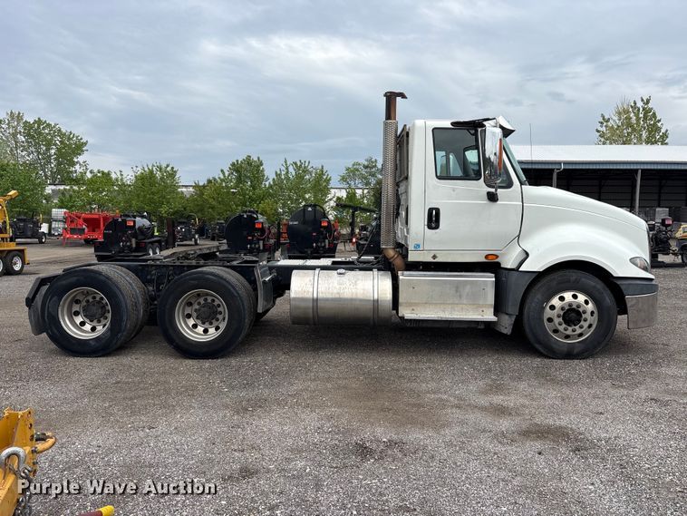 image for item EC4348 2016 International Prostar semi truck