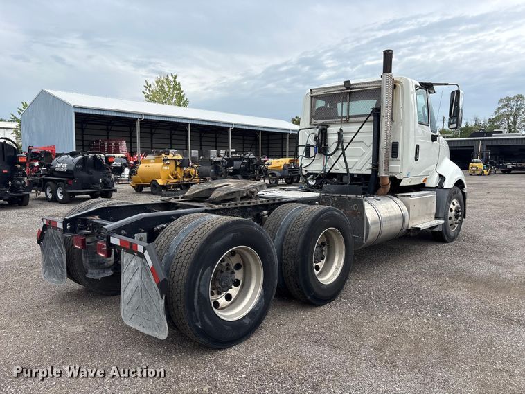 image for item EC4348 2016 International Prostar semi truck